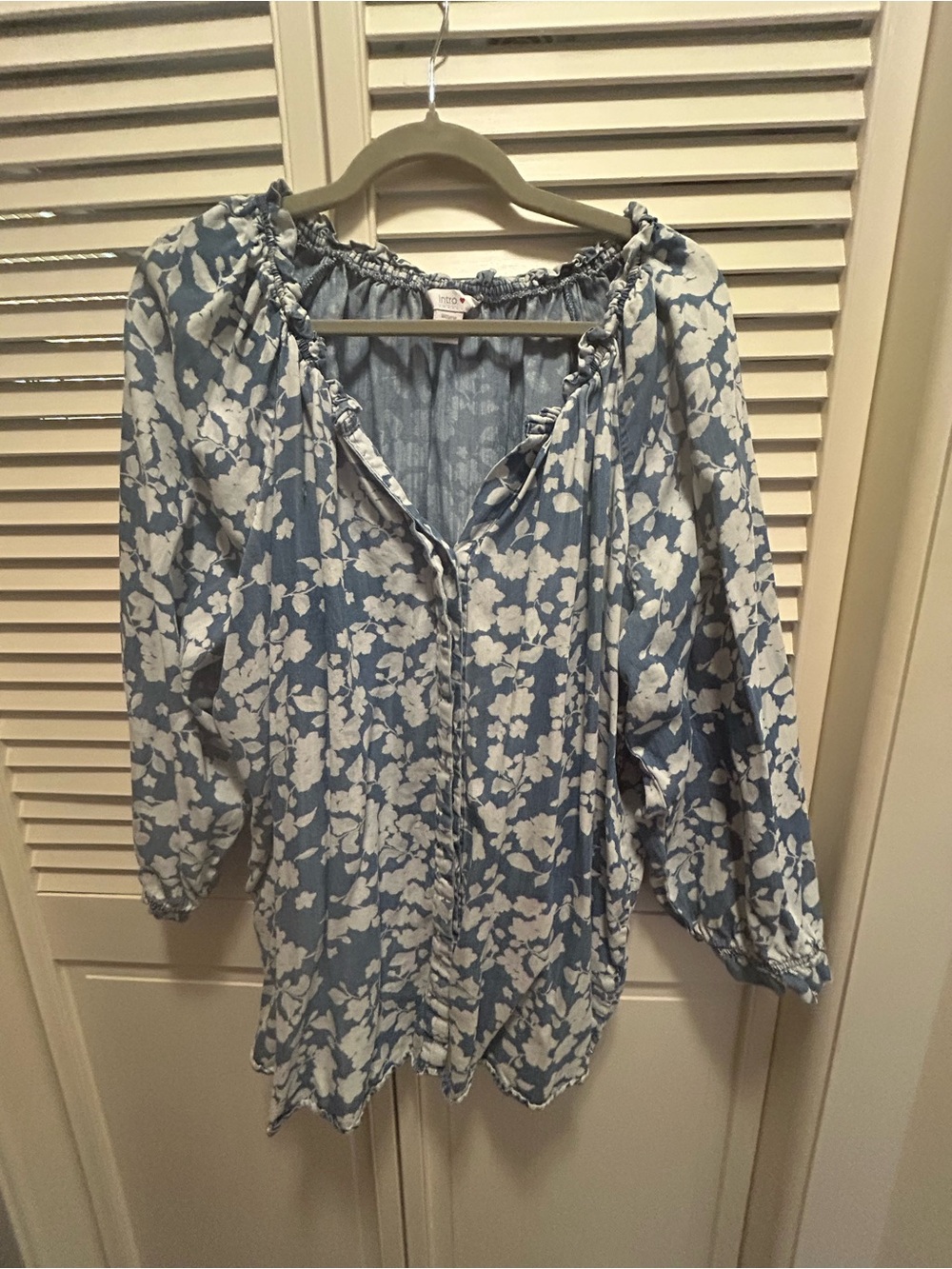intro. Light Blue and White Floral Peasant Tunic
